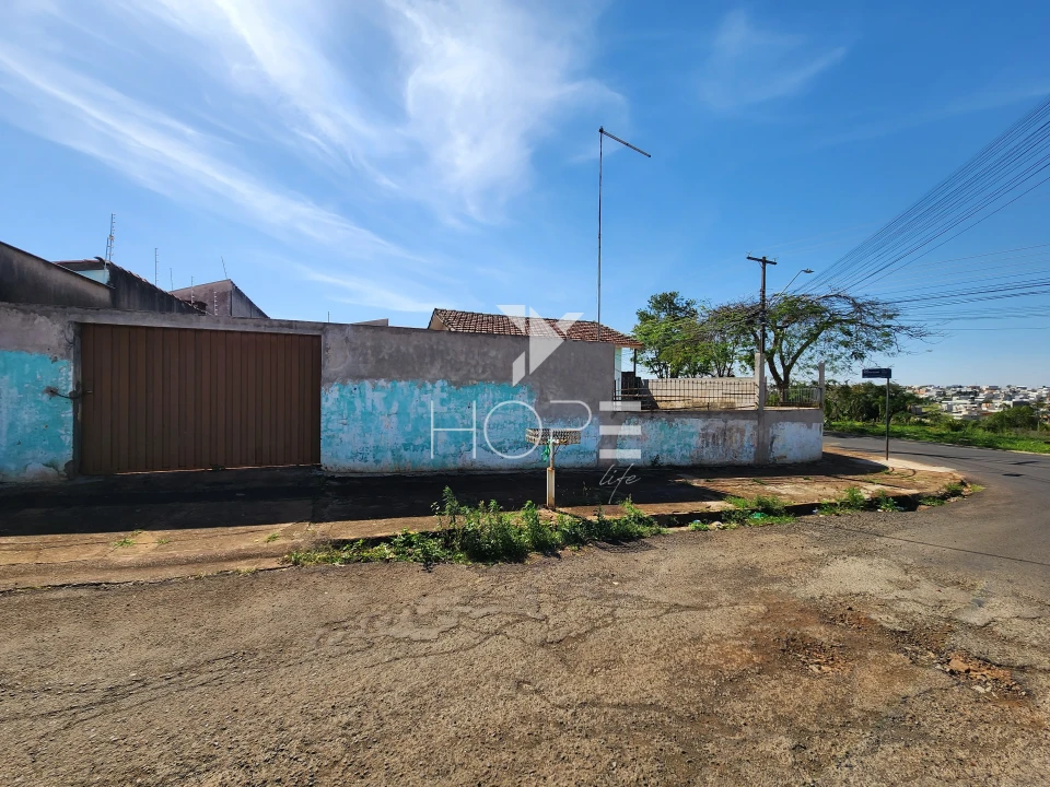 Imagens do imóveis Casa à venda com 250m² de terreno - 2 quartos - ideal para reforma ou demolição  - Zona leste Londrina PR