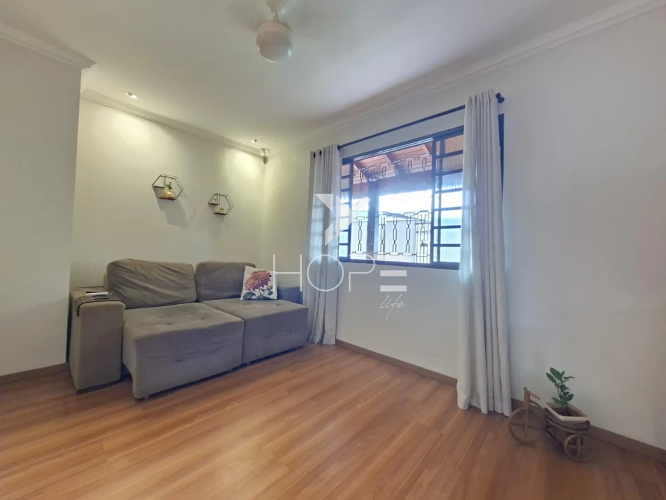 Imagens do imóveis Casa à venda com 190 m² - 4 quartos - 2 banheiros - edícula - 3 vagas - Zona Leste - Proximo ao Aeroporto - Londrina PR