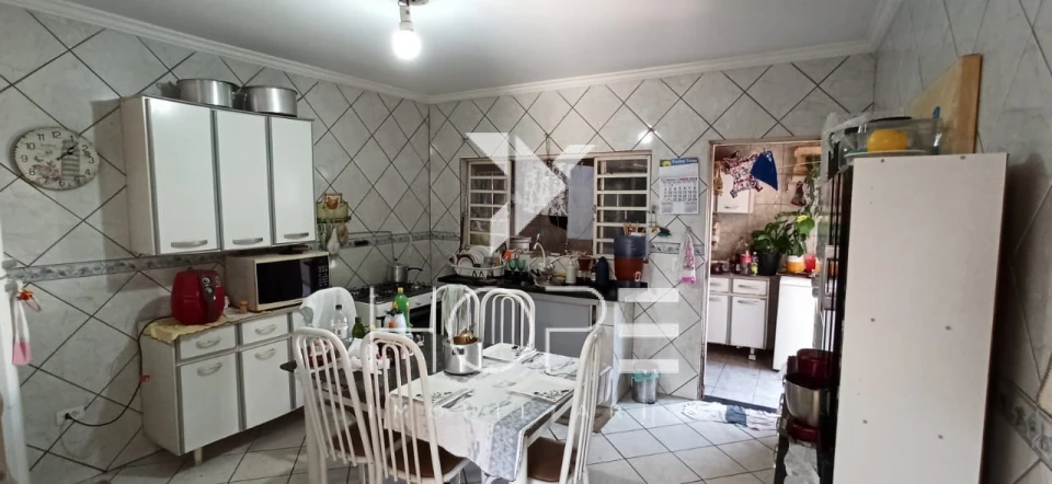 Imagens do imóveis Casa Térrea à Venda – 193m² – 4 Quartos (1 Suíte) – Vila Brasil – Região Central – Londrina/PR