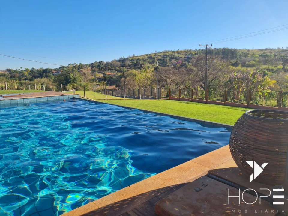 Imagens do imóveis Chácara de Alto Padrão com 2.000m², Piscina Infinita e Acabamentos Modernos