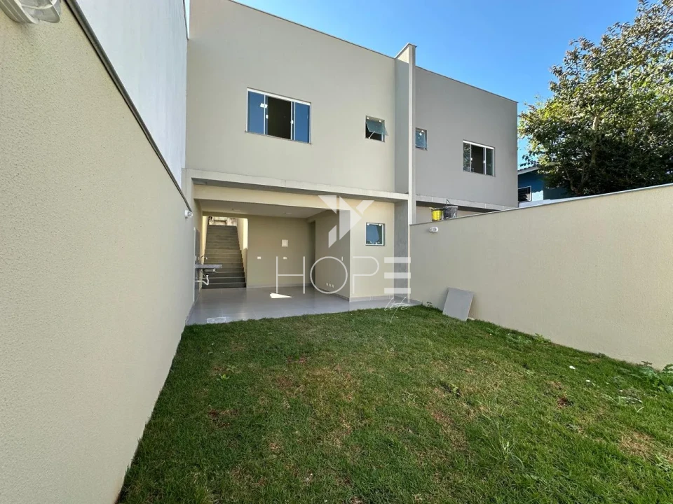 Imagens do imóveis Casa geminada à venda com 3 quartos (1 suíte) no Jardim Bandeirantes – Zona Oeste – Londrina/PR