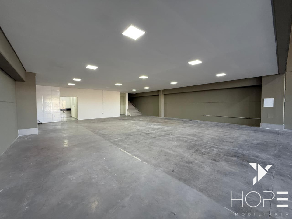 Ponto Estratégico! Galpão de 600m² + Mezanino na Av. São João com Alta Visibilidade