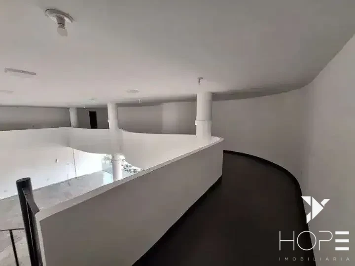 SALA COMERCIAL DE ESQUINA PARA LOCAÇÃO  NA AV. Juscelino Kubitscheck