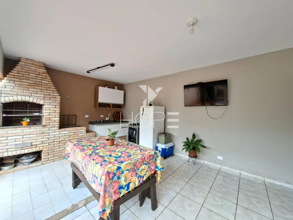 Imagens do imóveis Casa à venda com 190 m² - 4 quartos - 2 banheiros - edícula - 3 vagas - Zona Leste - Proximo ao Aeroporto - Londrina PR