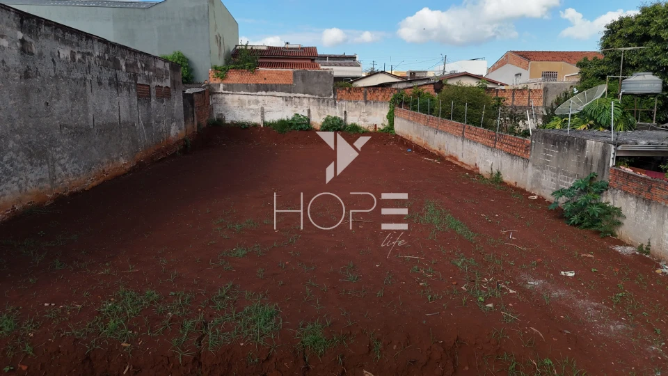 Imagens do imóveis Terreno Comercial à venda - Zoneamento ZC-2 - com 600 m² - próximo Av Tiradentes - Bandeirantes - Londrina PR