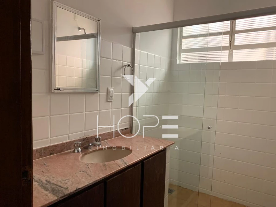 Sobrado à Venda – 5 Quartos (2 Suítes) – 211 m² – Bairro Quebec – Região Central – Londrina/PR