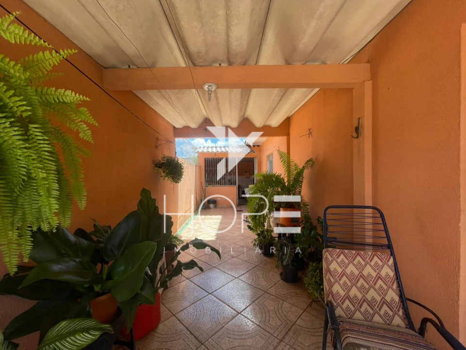 Casa à venda com edícula e terreno amplo no Jardim Silvino – Cambé/PR