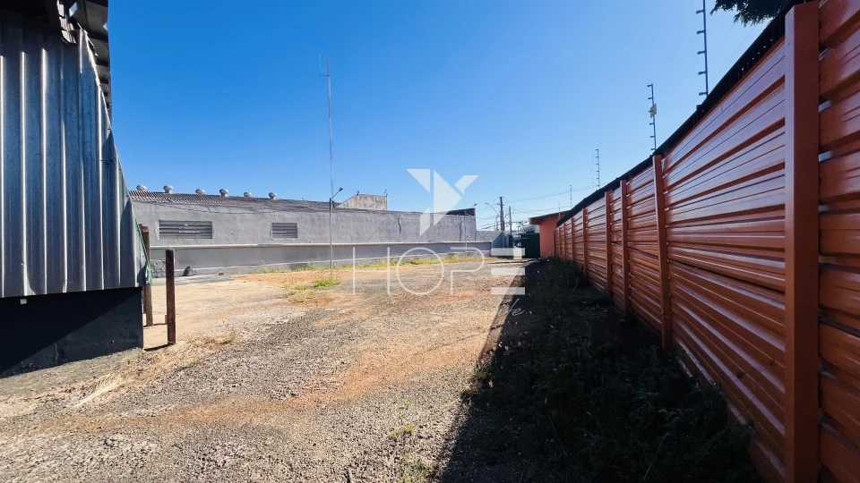 Imagens do imóveis Barracão para Alugar na Av. ARTHUR THOMAS em Londrina | 1.000m² de área total I 600m² de área construída, Pátio para Caminhões e Energia Trifásic