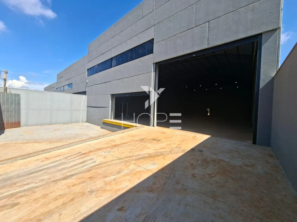 Imagens do imóveis Barracão/Deposito/Galpão com doca para locação com 800 m² - 4 banheiros - 8 vagas - Próximo Av Tiradentes - Zona Oeste - Londrina PR