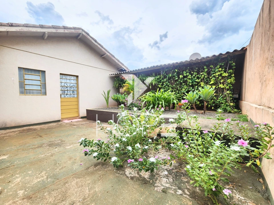 Imagens do imóveis Casa à Venda de 198 m² no Conjunto Semíramis  – Londrina/PR