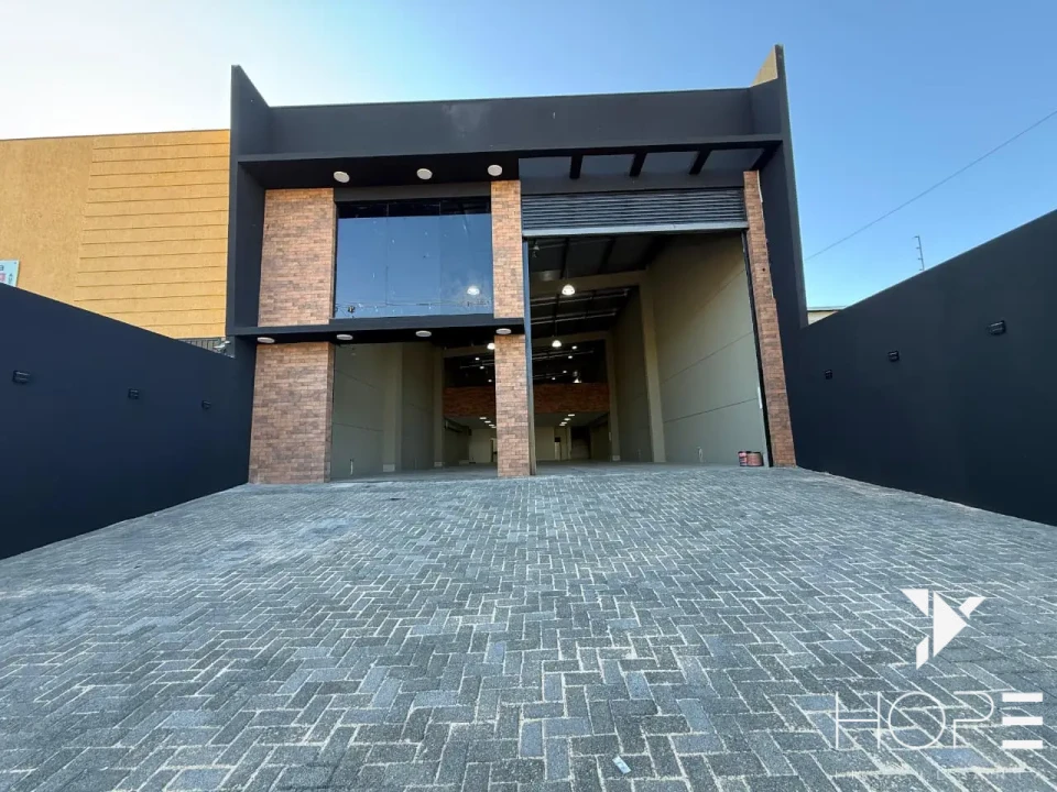 Ponto Estratégico! Galpão de 600m² + Mezanino na Av. São João com Alta Visibilidade