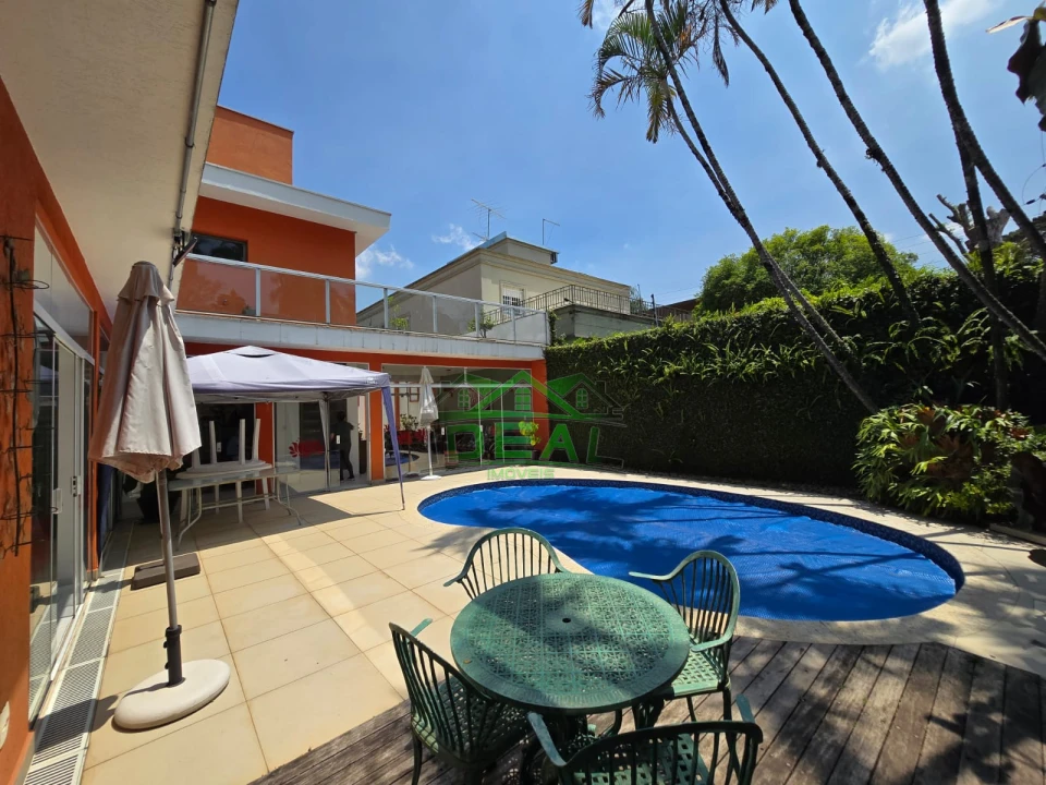 Casa Térrea para Venda no Alto de Pinheiros, 4 Dorms, 2 Suítes e 6 Vagas