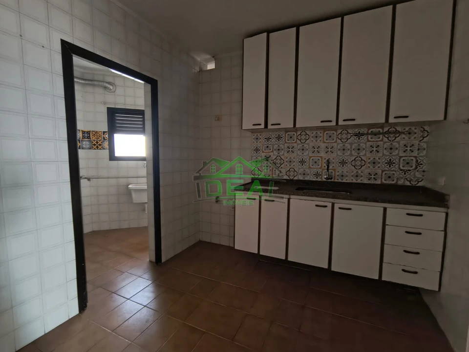 Apartamento a venda, Excelente Localização, 3 Dormitórios sendo 1 suíte, 2 vagas de garagem