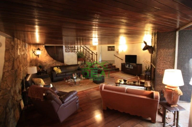 Casa para Venda no Alto de Pinheiros, 5 Dorms sendo 2 Suítes, 6 Vagas e Piscina