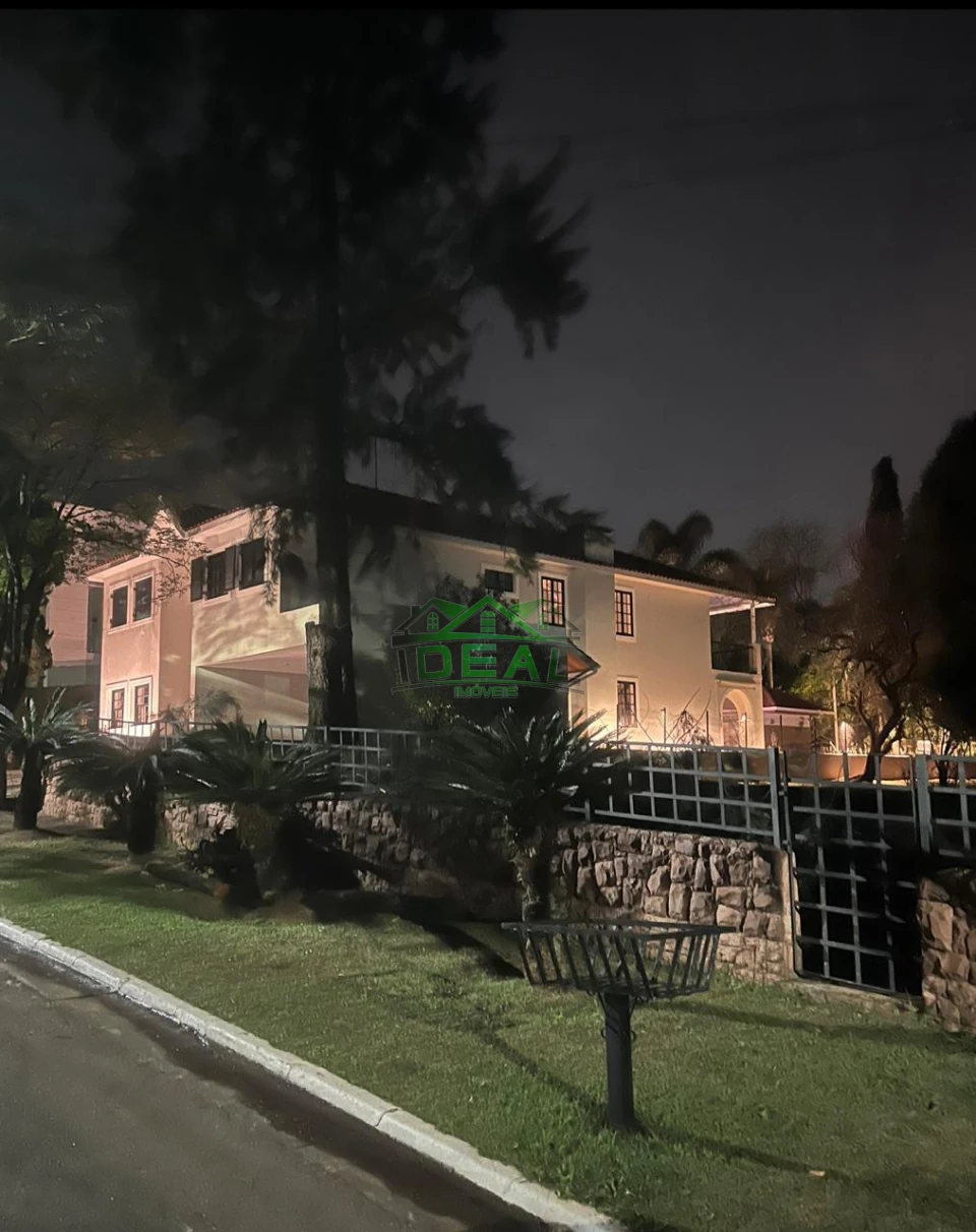 Casa de Condomínio para comprar 450m², 3 suítes, 6 vagas e 5 banheiros