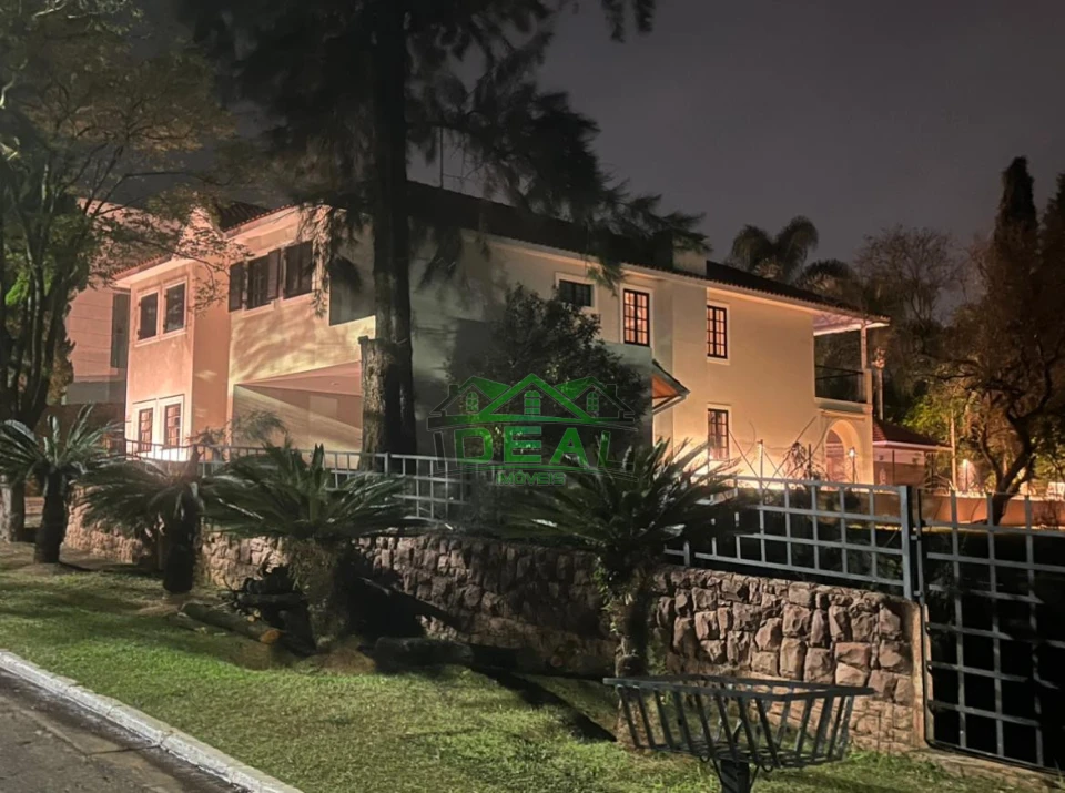 Casa de Condomínio para comprar 450m², 3 suítes, 6 vagas e 5 banheiros