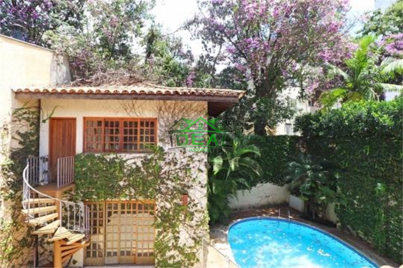 Aconchegante Sobrado com piscina para Venda no bairro Alto de Pinheiros. 521 m