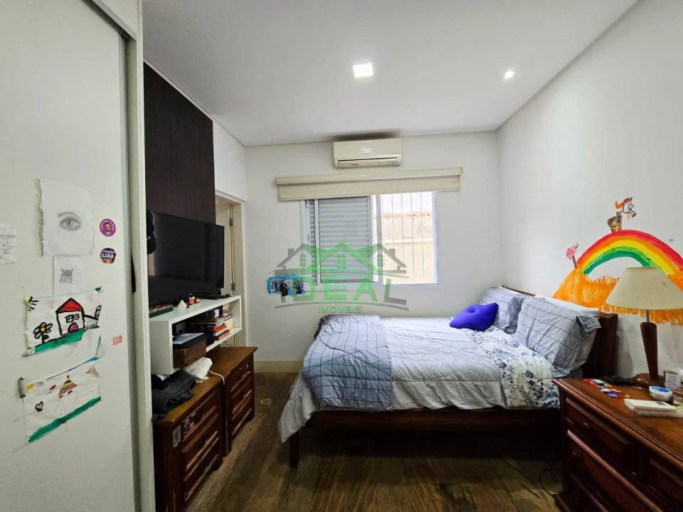 Casa Térrea Reformada na City Lapa, 4 Suítes, 6 Vagas, Piscina e Churrasqueira