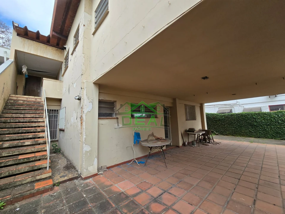 Casa Térrea disponível para Venda, com possibilidade de uso comercial ou residencial, localizada na Lapa.