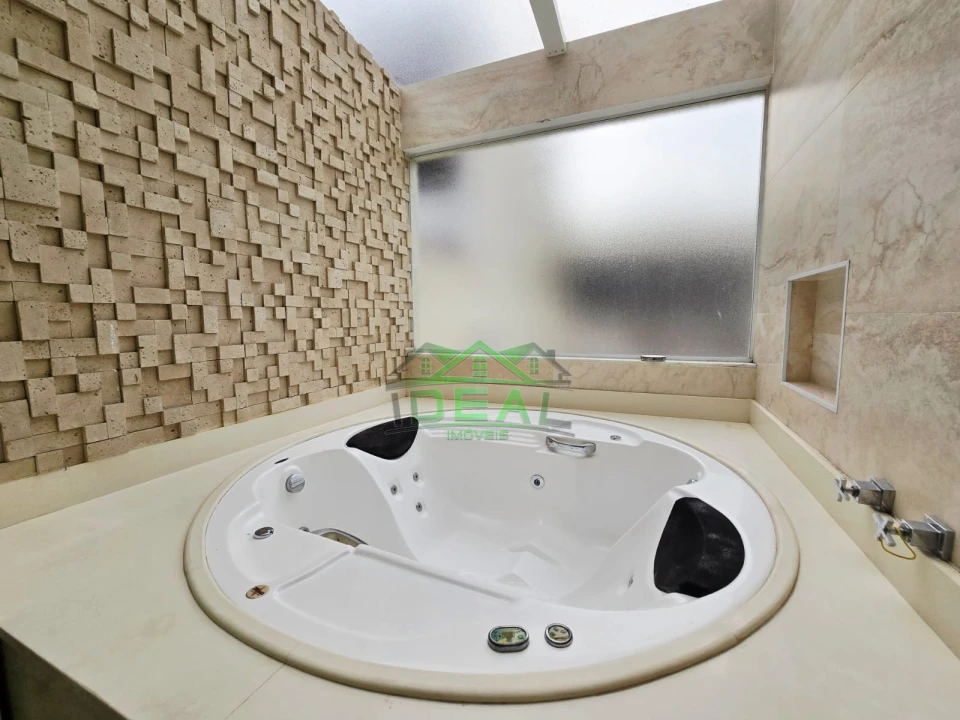 Casa Térrea Reformada na City Lapa, 4 Suítes, 6 Vagas, Piscina e Churrasqueira