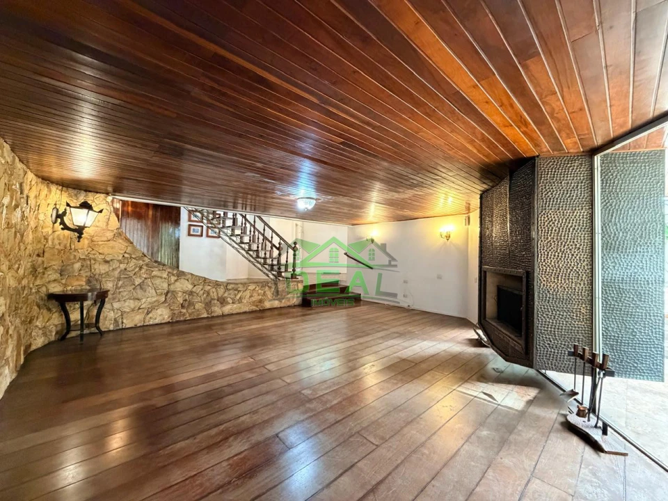 Casa para Venda no Alto de Pinheiros, 5 Dorms sendo 2 Suítes, 6 Vagas e Piscina