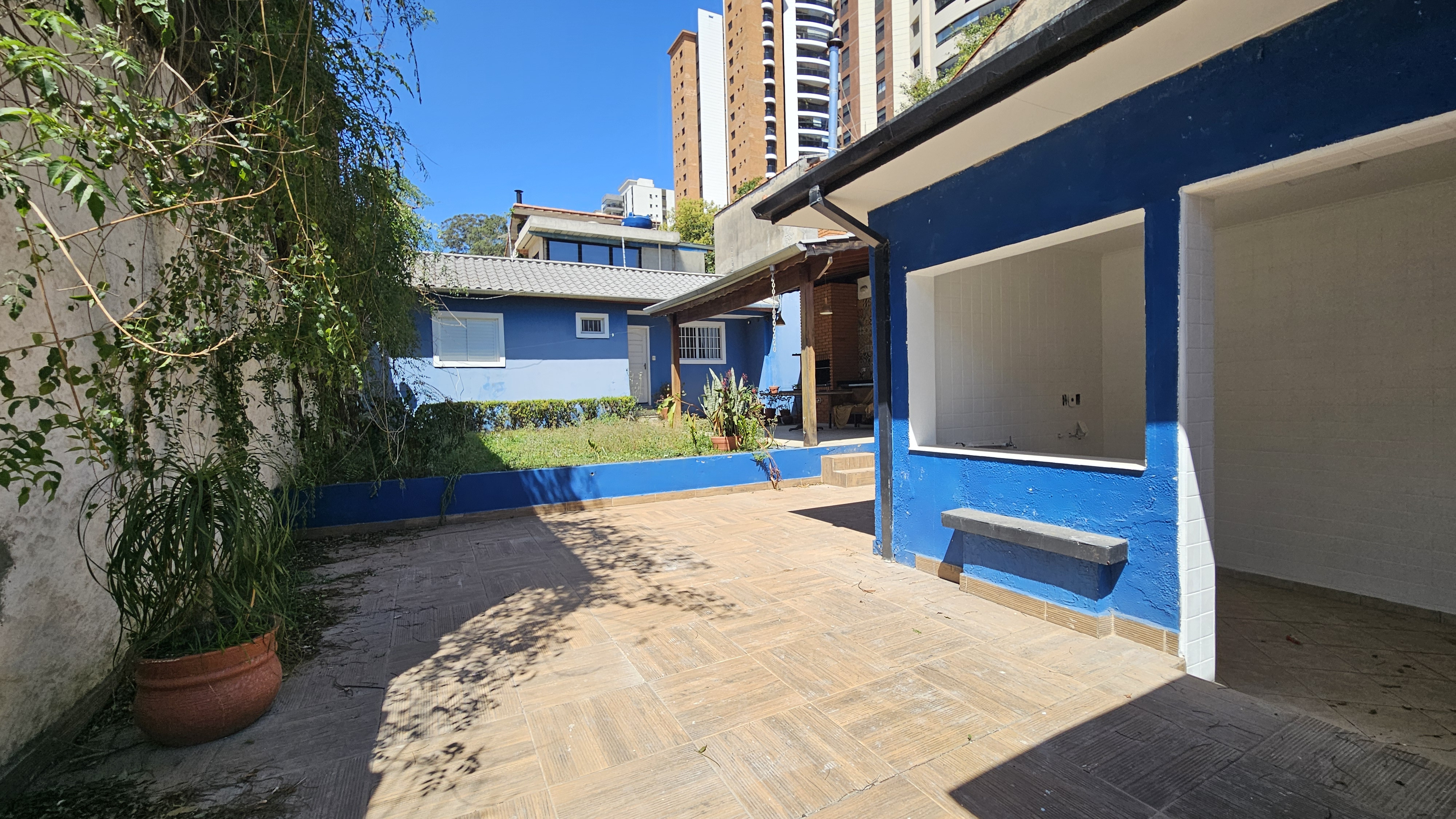 Casa Térrea para Locação no Alto da Lapa, 3 dorms, 1 suite, 5 vagas, 270 m²