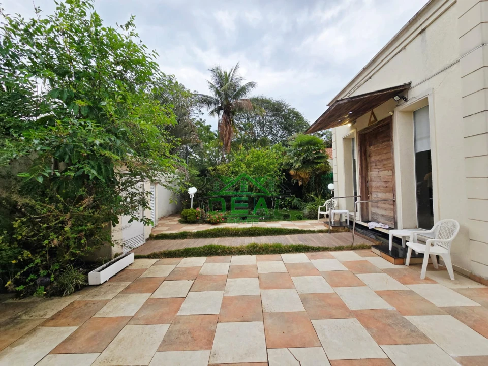 Casa Térrea Reformada na City Lapa, 4 Suítes, 6 Vagas, Piscina e Churrasqueira