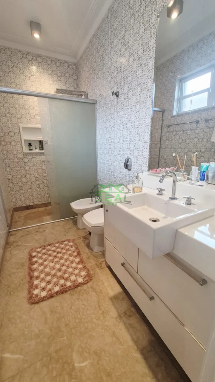 Imagens do imóveis Linda Casa com 4 suítes,6 vagas de garagem . Lazer completo