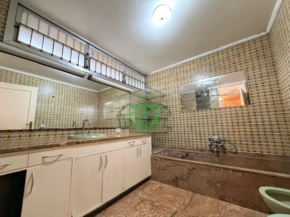 Casa para Venda no Alto de Pinheiros, 5 Dorms sendo 2 Suítes, 6 Vagas e Piscina