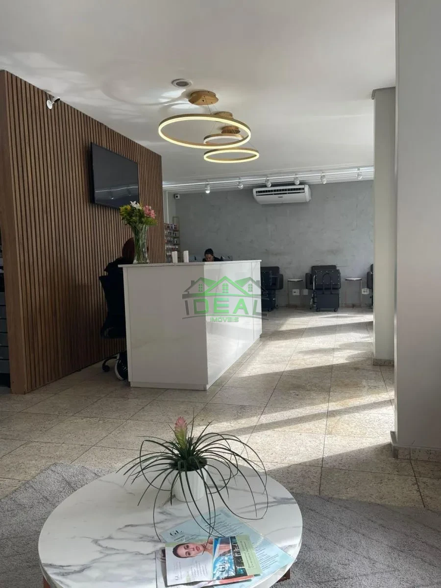 Sobrado Comercial de Alto Padrão | 425m², 19 Amplas Salas e 15 Vagas