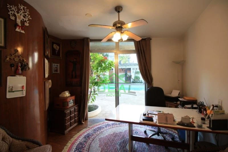 Casa para Venda no Alto de Pinheiros, 5 Dorms sendo 2 Suítes, 6 Vagas e Piscina