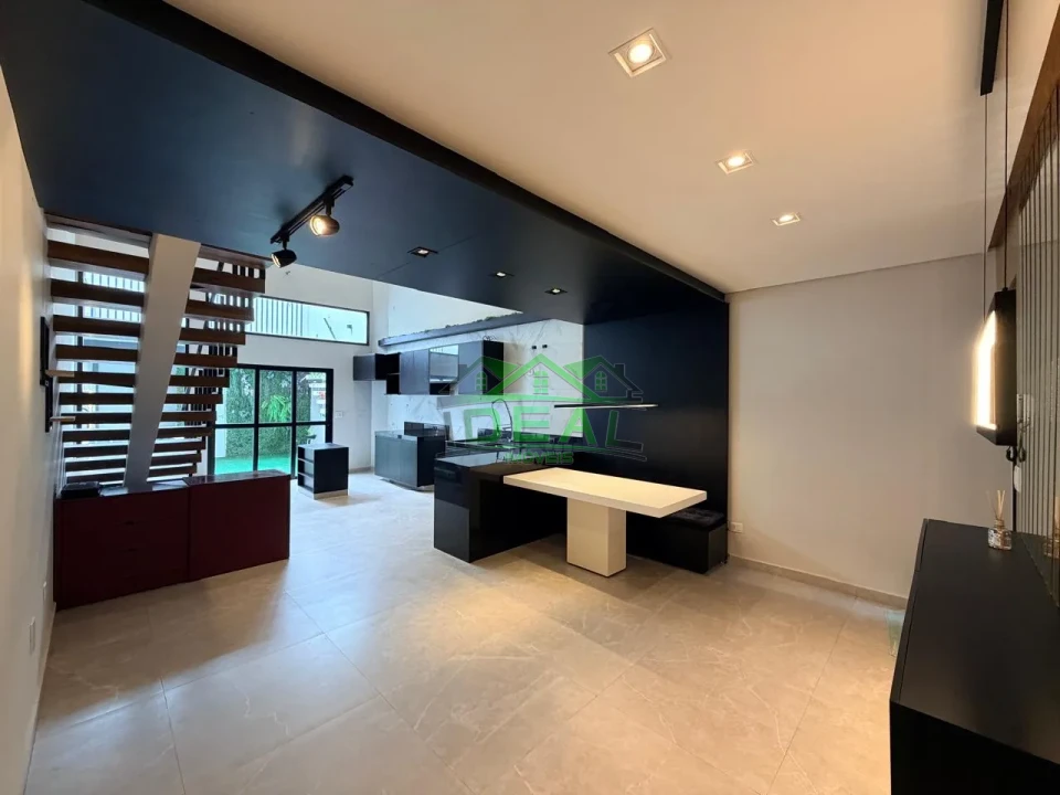 Sobrado Triplex com Pé-Direito Alto, Escritório e Terraço Gourmet no Alto da Lapa