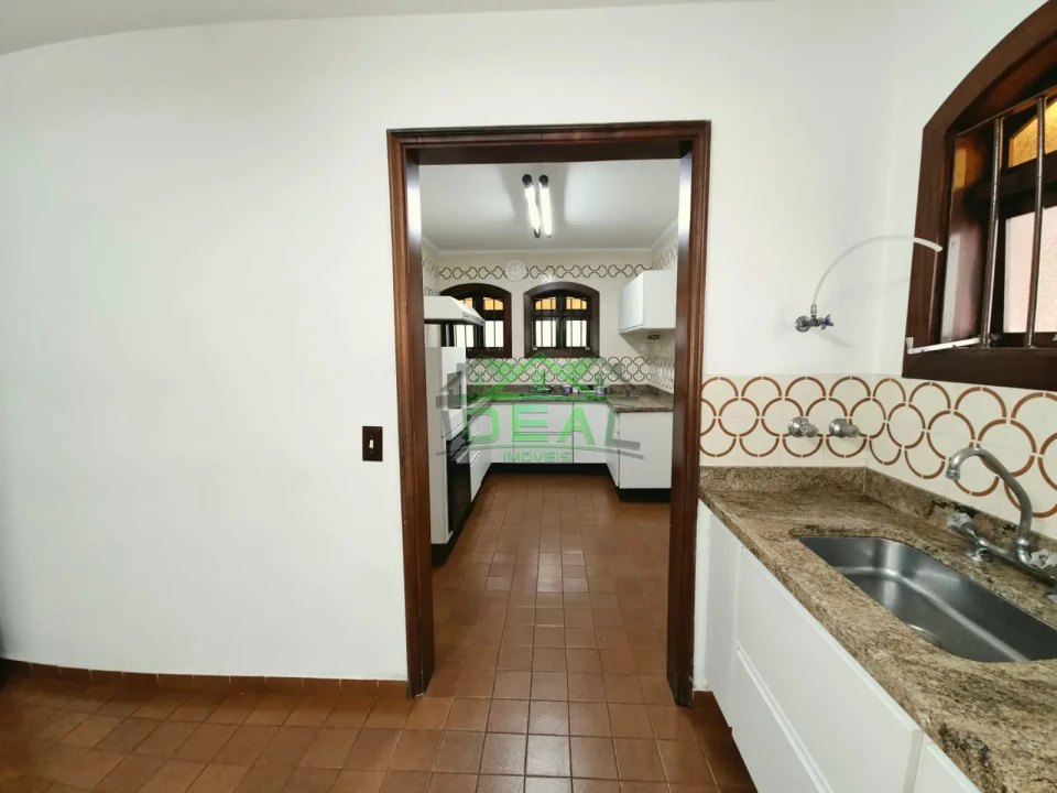 Casa Térrea para Locação com Dormitórios virando para piscina.