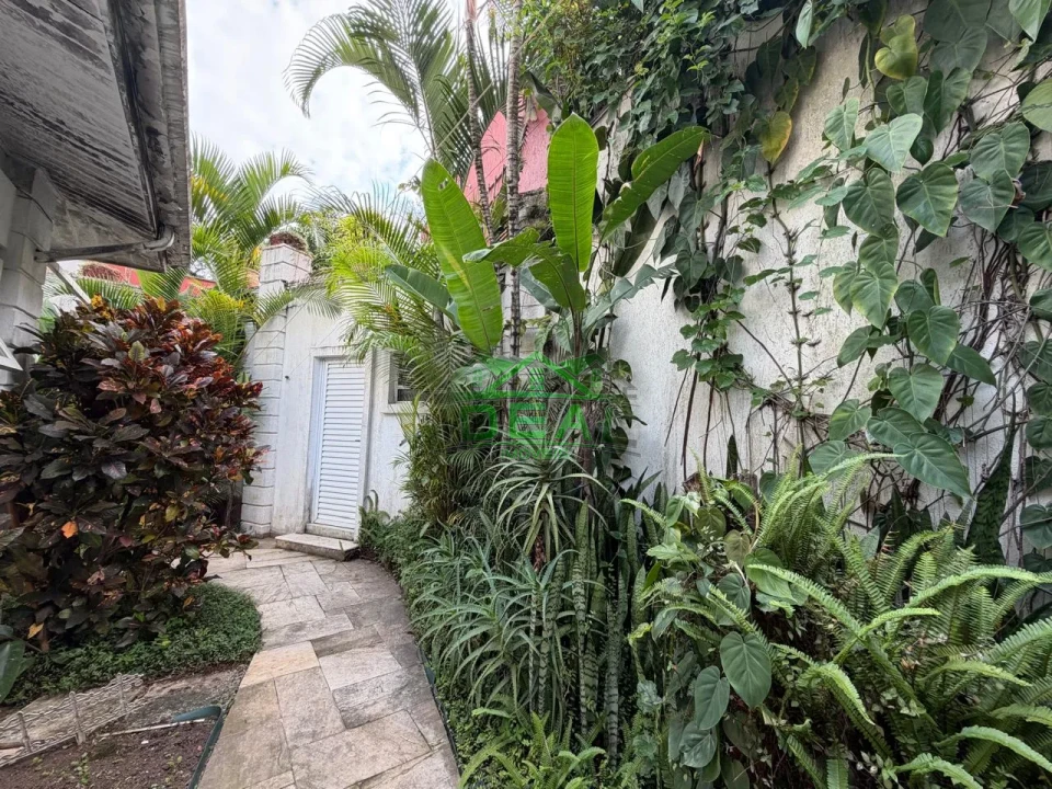 Imagens do imóveis Incomparavel Casa na Vila Madalena, 5 Suítes, 4 Vagas, Quintal e Churrasqueira