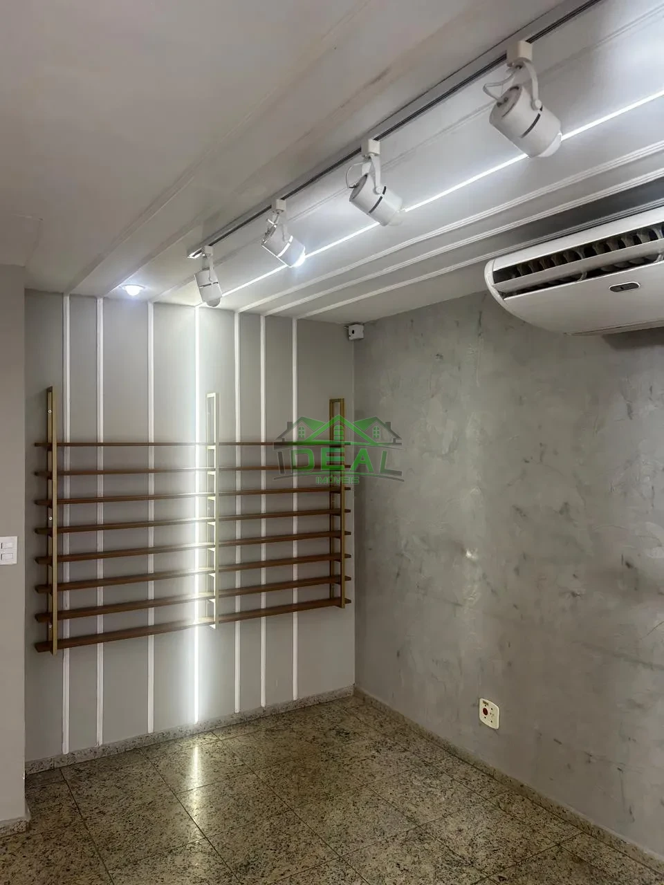 Sobrado Comercial de Alto Padrão | 425m², 19 Amplas Salas e 15 Vagas
