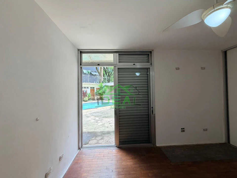 Casa para Venda no Alto de Pinheiros, 5 Dorms sendo 2 Suítes, 6 Vagas e Piscina