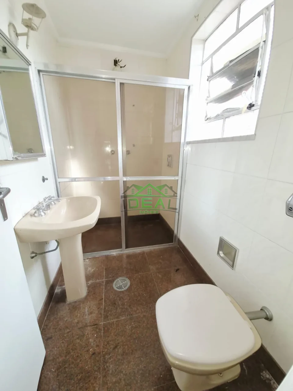 Imagens do imóveis Casa para locação, com 3 dormitórios, 2 vagas, Próximo ao MC DONALDS , na Cerro Corá