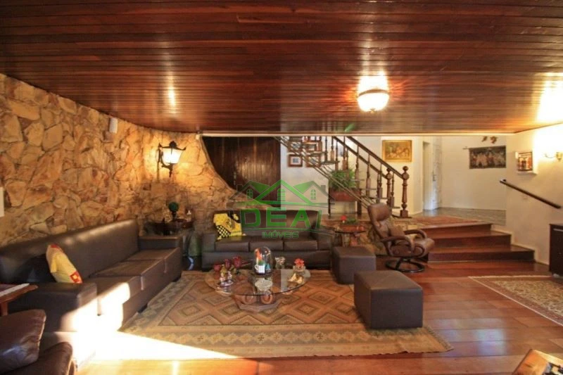 Casa para Venda no Alto de Pinheiros, 5 Dorms sendo 2 Suítes, 6 Vagas e Piscina