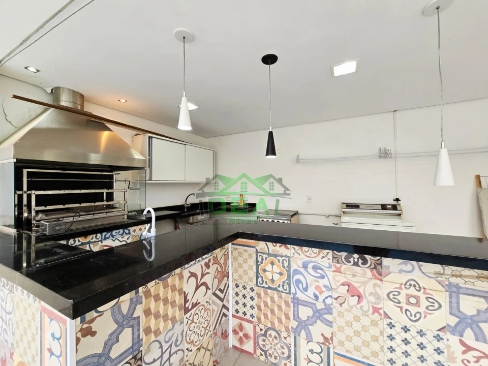 Casa Térrea Reformada na City Lapa, 4 Suítes, 6 Vagas, Piscina e Churrasqueira