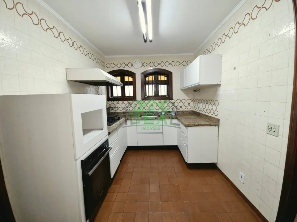 Casa Térrea para Locação com Dormitórios virando para piscina.