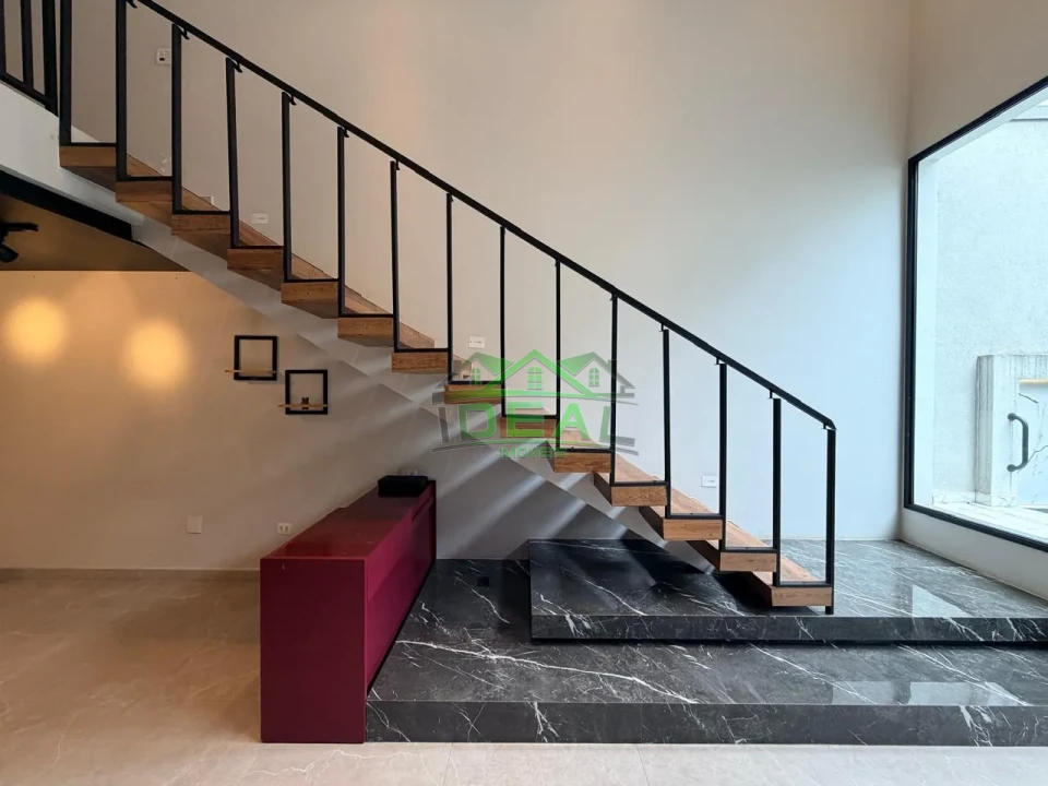 Sobrado Triplex com Pé-Direito Alto, Escritório e Terraço Gourmet no Alto da Lapa