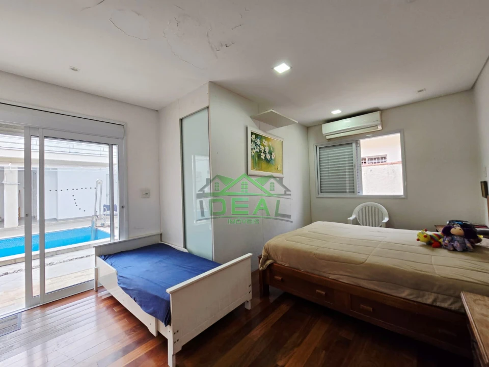Casa Térrea Reformada na City Lapa, 4 Suítes, 6 Vagas, Piscina e Churrasqueira