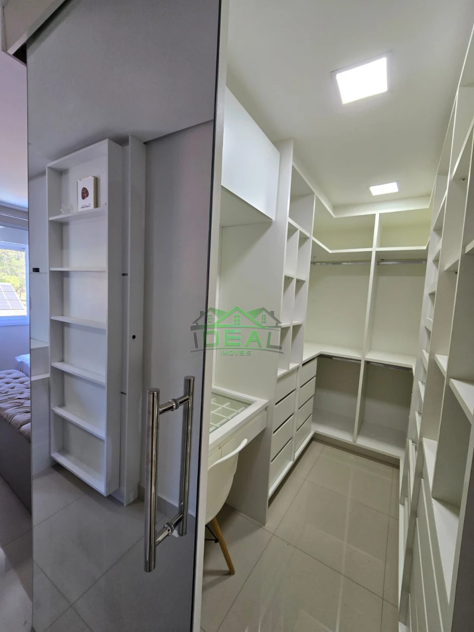 Imagens do imóveis Sobrado para Alugar no Condomínio Recanto City Anastácio, Piscina e Espaço Gourmet