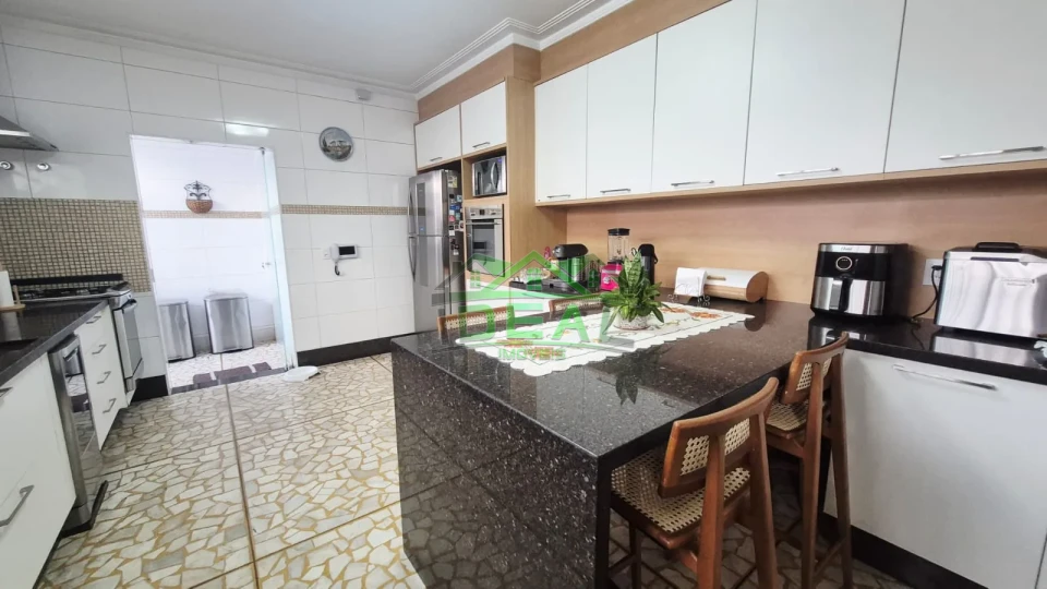 Imagens do imóveis Linda Casa com 4 suítes,6 vagas de garagem . Lazer completo