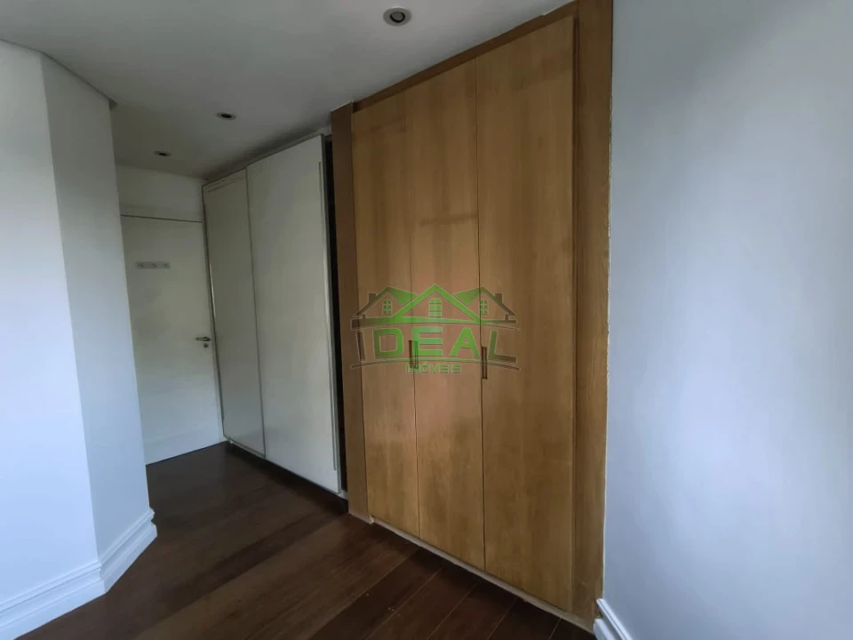 Apartamento a venda. Excelente localização. 3 Dormitórios sendo 1 suíte, 2 vagas