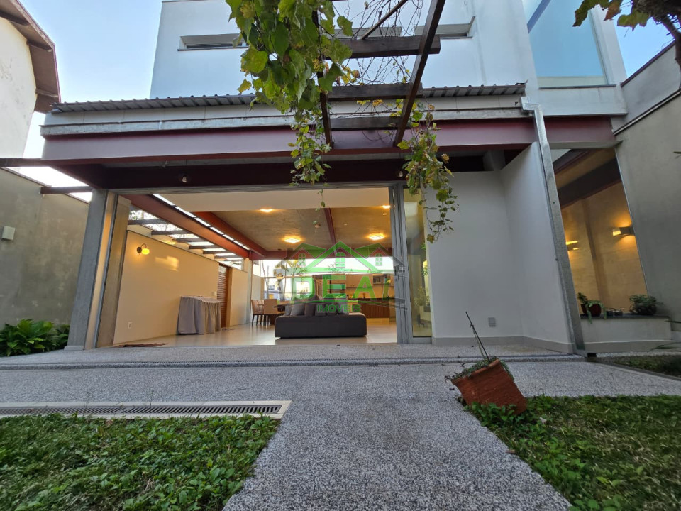 Nova casa de arquiteto à venda no Alto da Lapa!