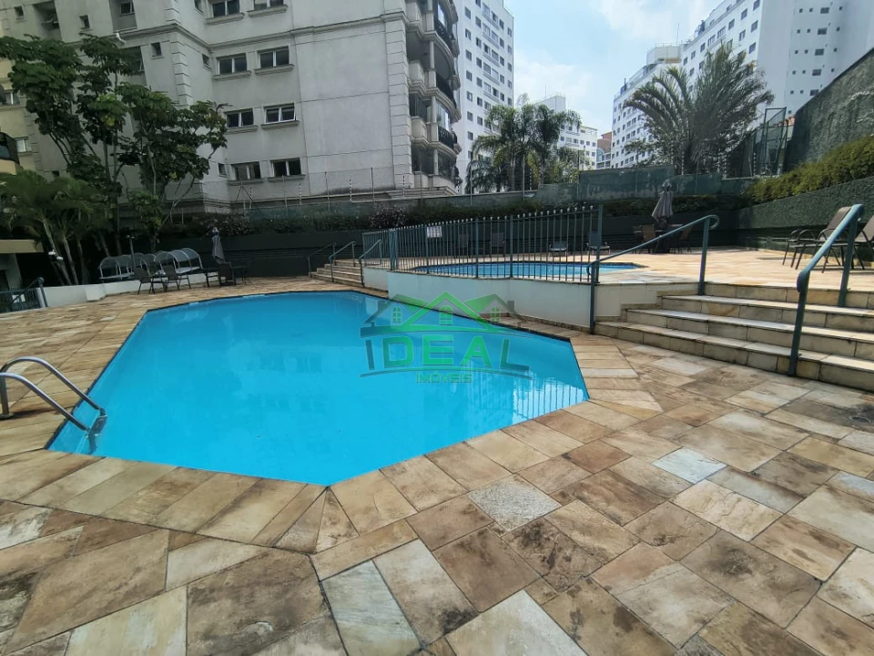 Apartamento a venda, Excelente Localização, 3 Dormitórios sendo 1 suíte, 2 vagas de garagem