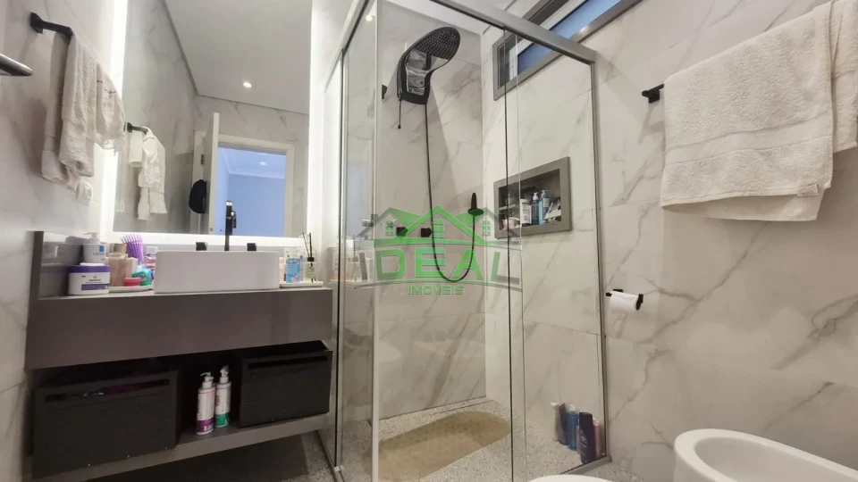 Imagens do imóveis Linda Casa com 4 suítes,6 vagas de garagem . Lazer completo