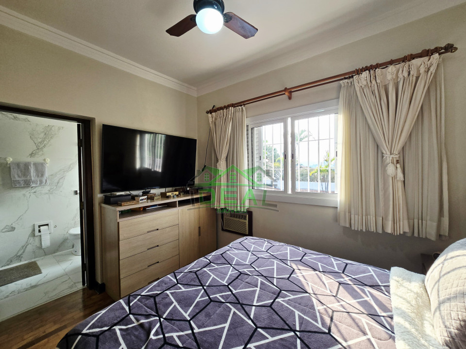 Imagens do imóveis Casa Térrea para Venda na Lapa, 4 dorm(s), 2 suite(s), 7 vaga(s), 500 m²AC e 710AT