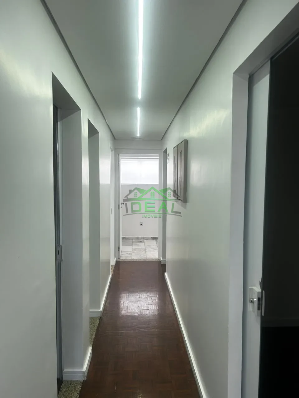 Sobrado Comercial de Alto Padrão | 425m², 19 Amplas Salas e 15 Vagas